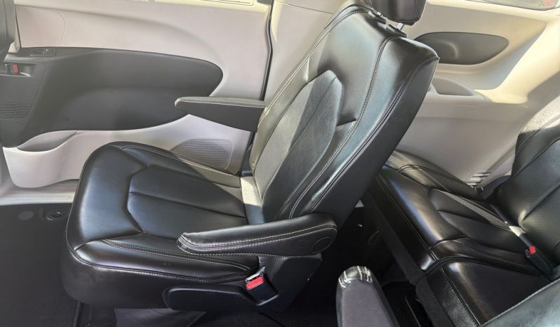 2024 Chrysler Pacifica Touring L – CCA0192 full