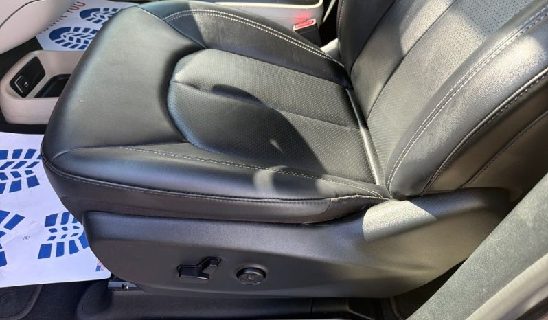 2024 Chrysler Pacifica Touring L – CCA0192 full
