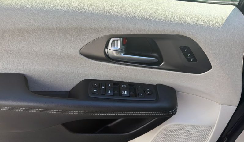 2024 Chrysler Pacifica Touring L – CCA0192 full
